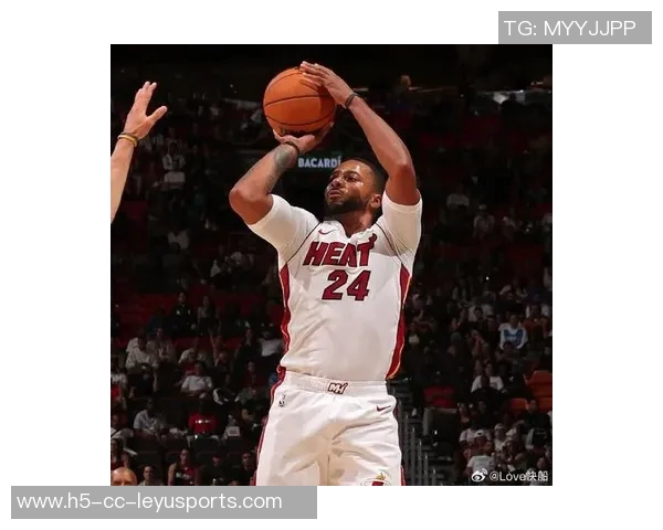 诺曼鲍威尔状态低迷14投仅4中贡献17分4篮板2抢断并有5次失误正负值为负8